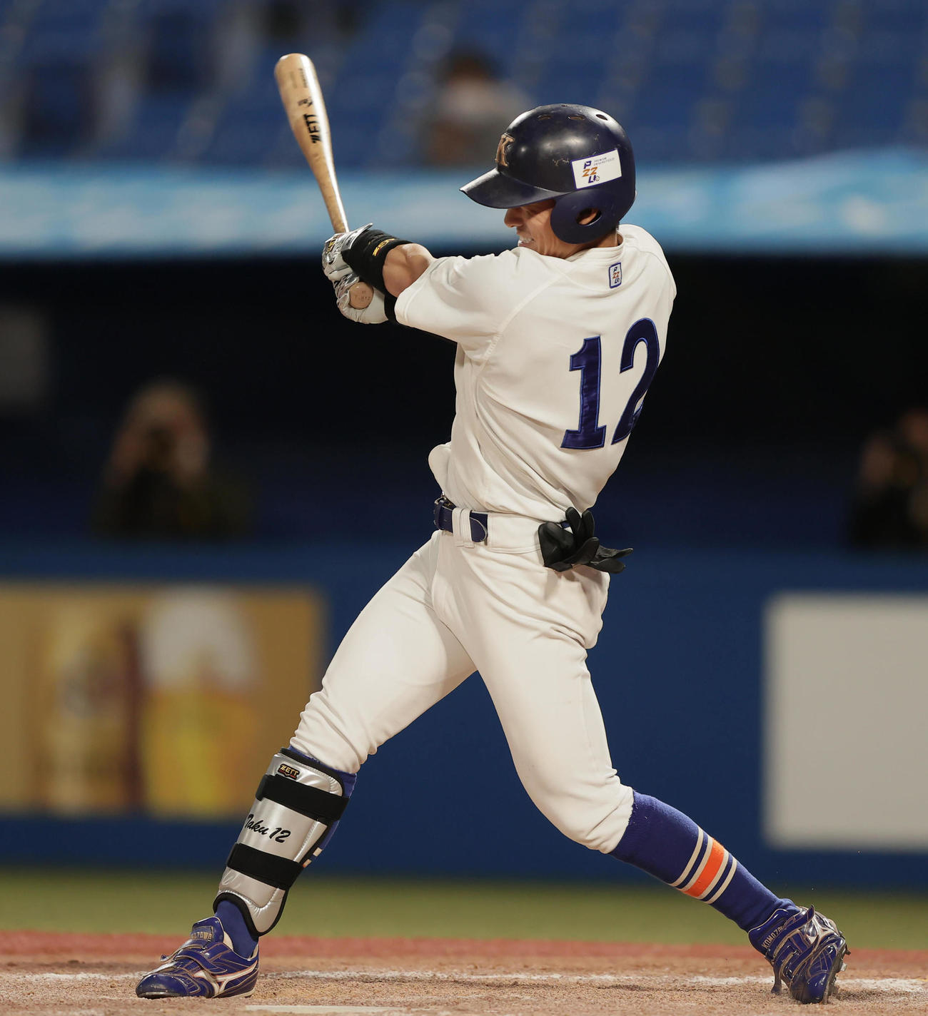 9回表駒大2死一、二塁、右前適時打を放つ林琢真（撮影・野上伸悟）