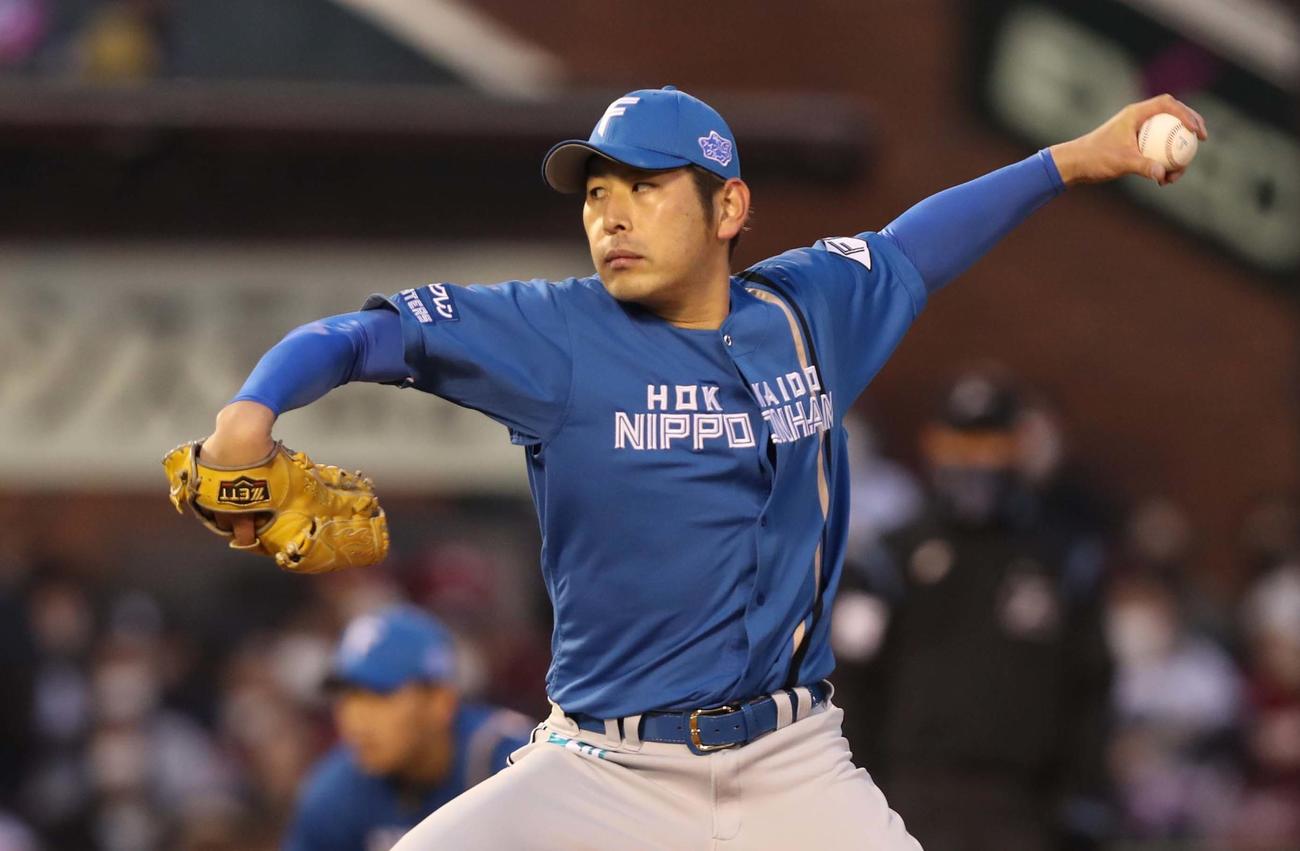 楽天対日本ハム　日本ハム先発の加藤（撮影・黒川智章）