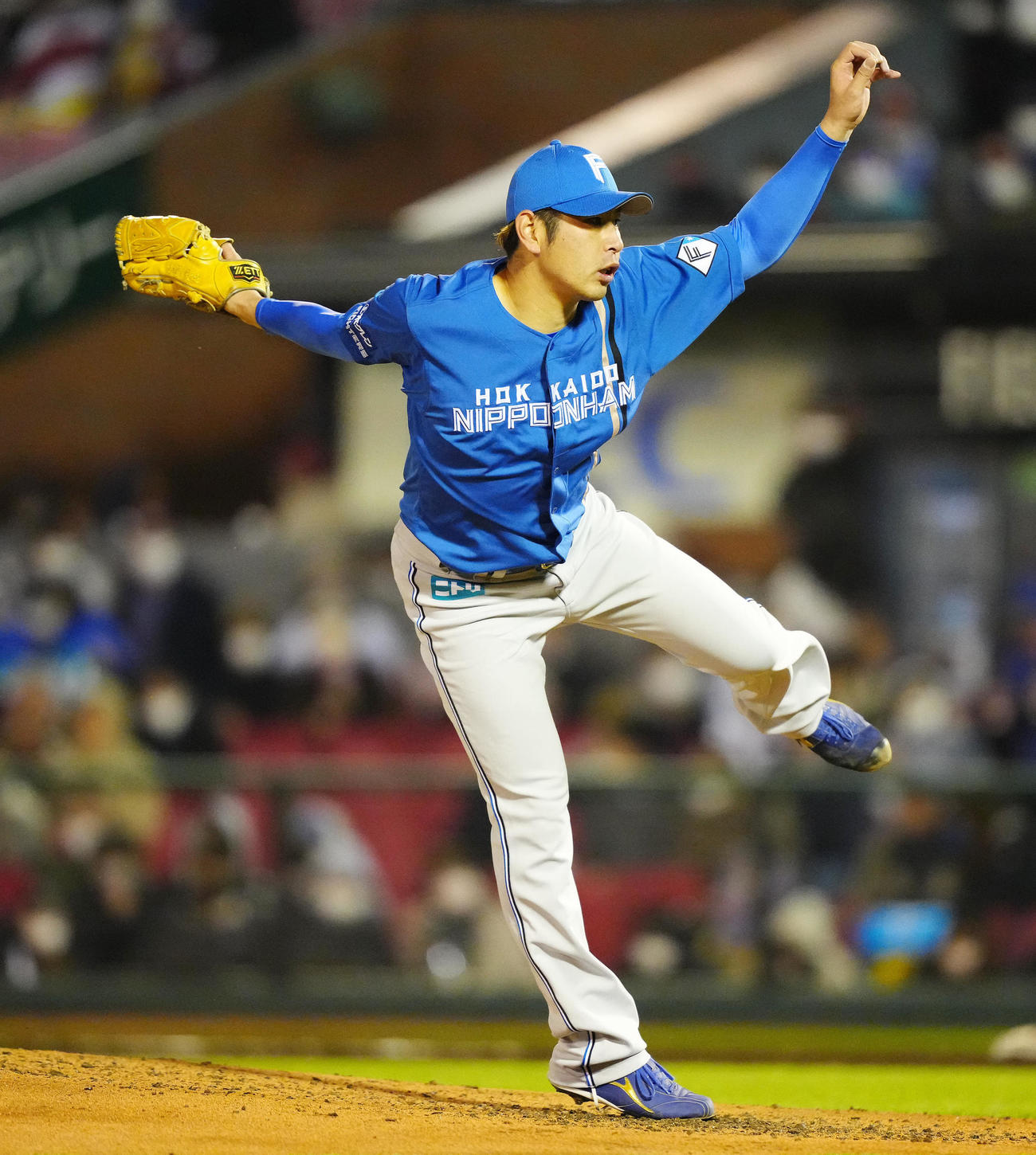 楽天対日本ハム　力投する日本ハム先発の加藤（撮影・江口和貴）