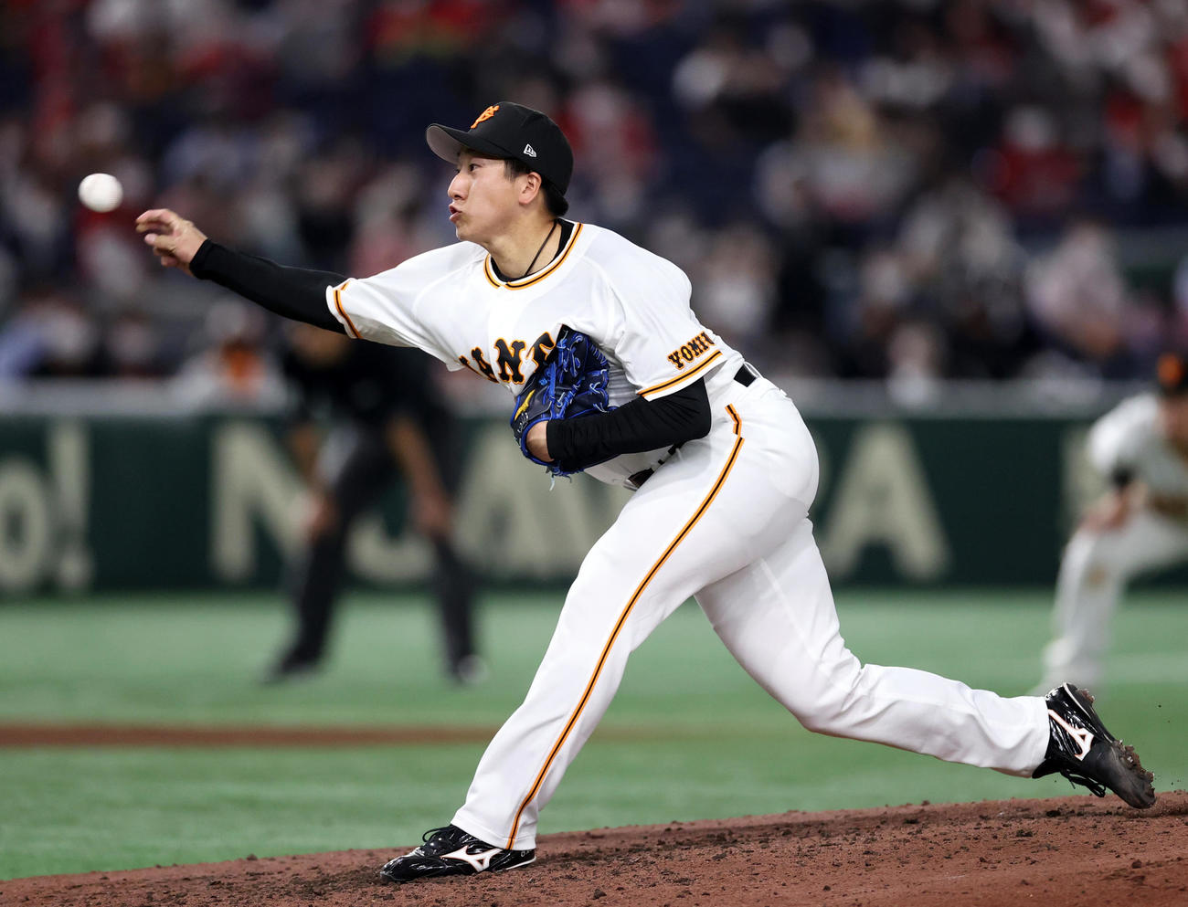巨人対広島　9回表から登板する巨人大勢（撮影・狩俣裕三）