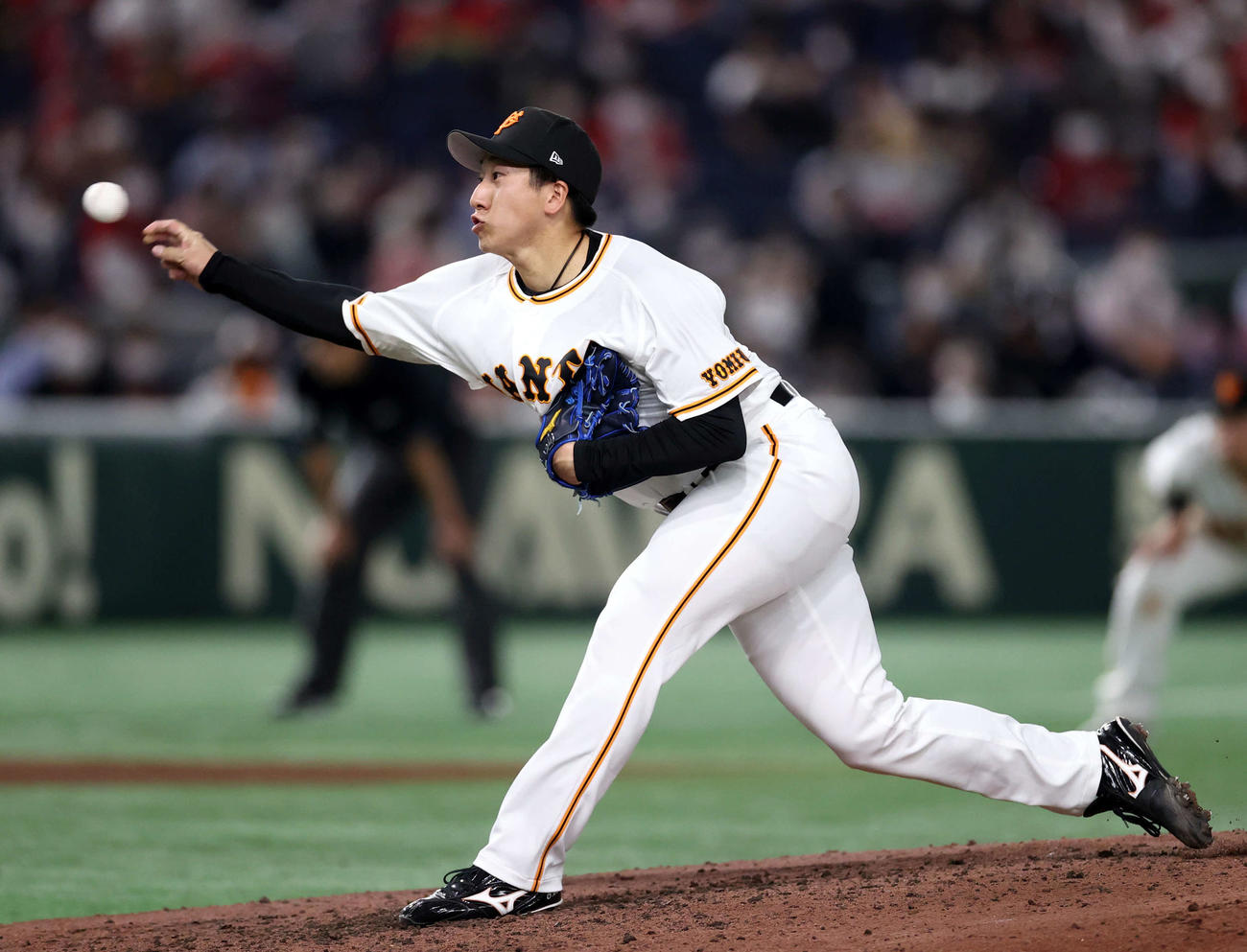 巨人対広島　9回表から登板する巨人大勢（撮影・狩俣裕三）