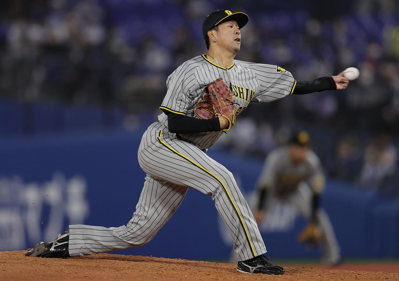 DeNA対阪神　阪神3番手で登板する渡辺（撮影・前田充）