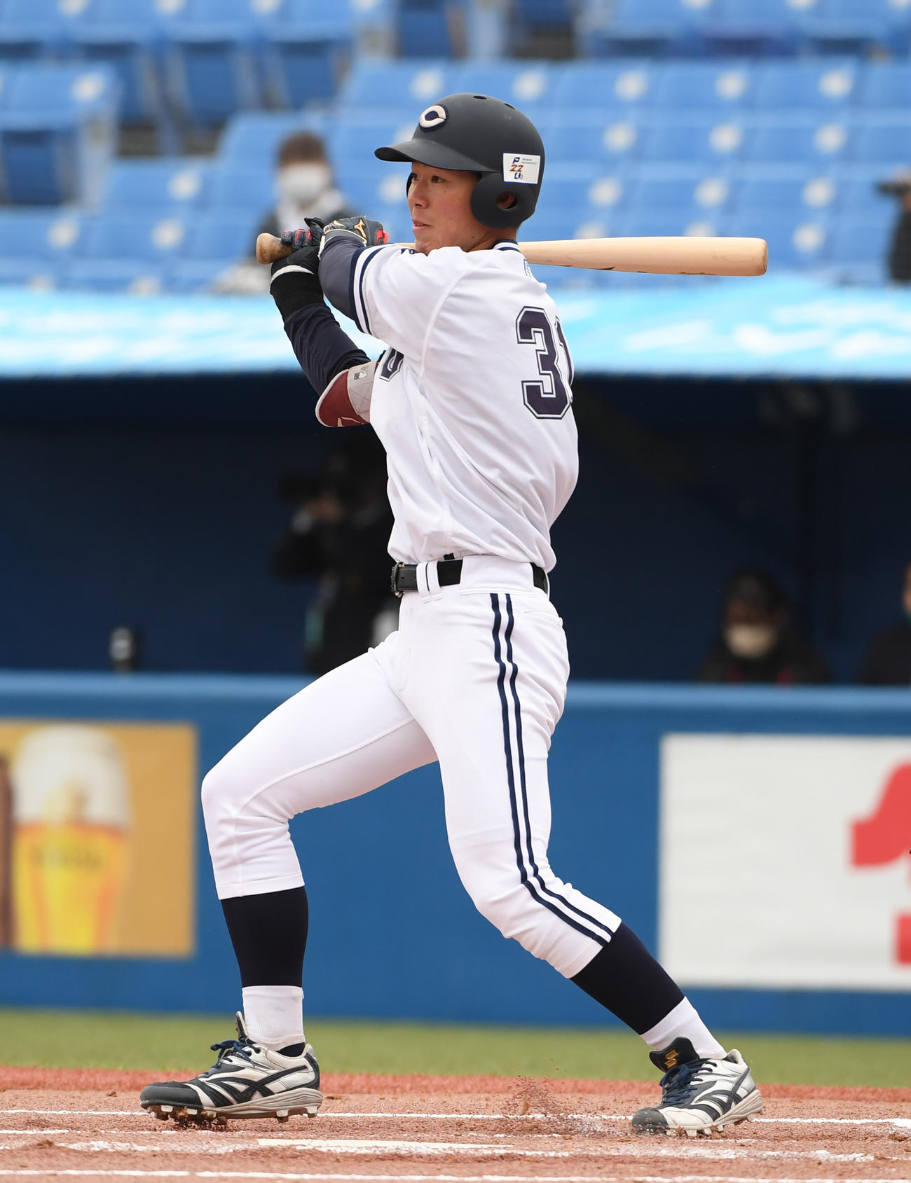 中大対亜大　1回表中大1死二、三塁、皆川は左前に適時打を放つ（撮影・柴田隆二）