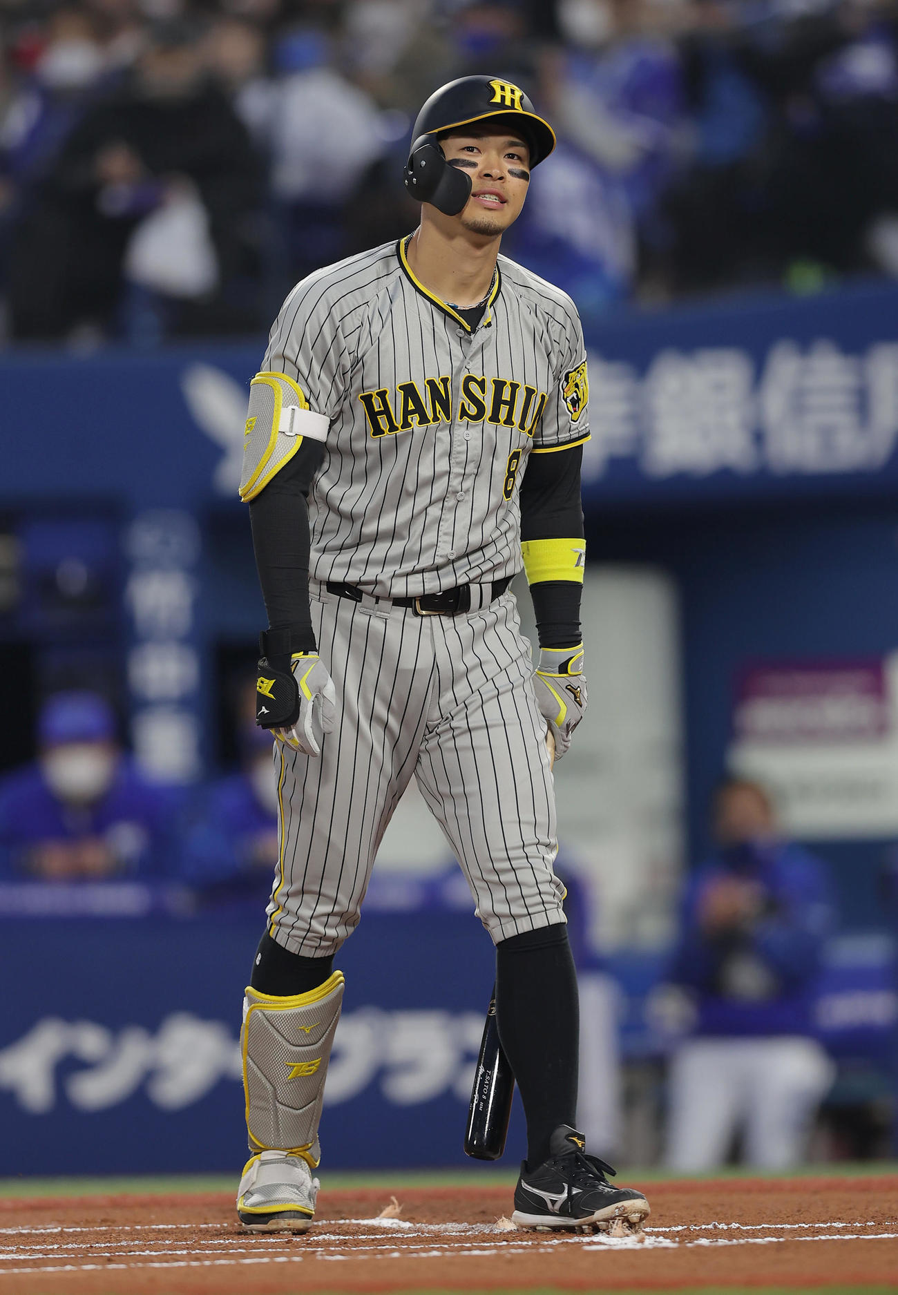 DeNA対阪神　1回表阪神無死二塁、見逃し三振に倒れた佐藤輝（撮影・前田充）