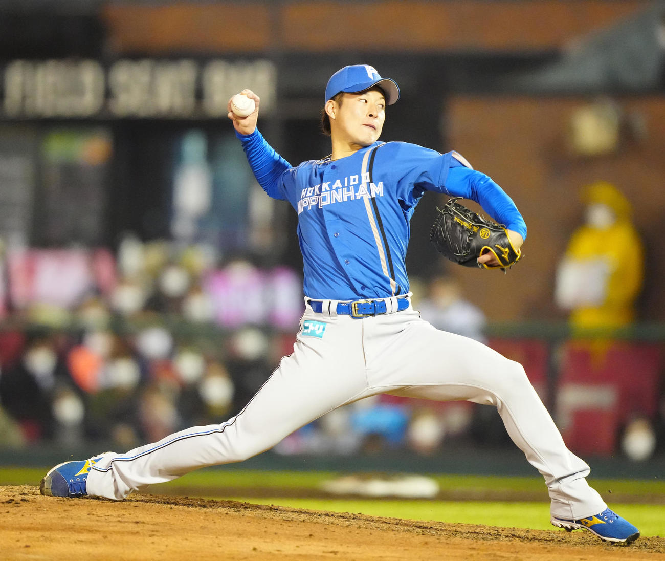 楽天対日本ハム　日本ハム3番手の吉田（撮影・江口和貴）