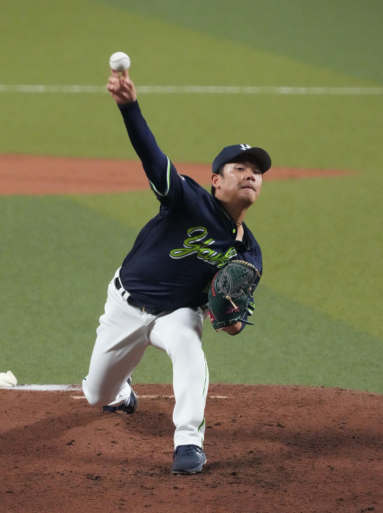 中日対ヤクルト　2回裏、力投するヤクルト先発の小川（撮影・森本幸一）