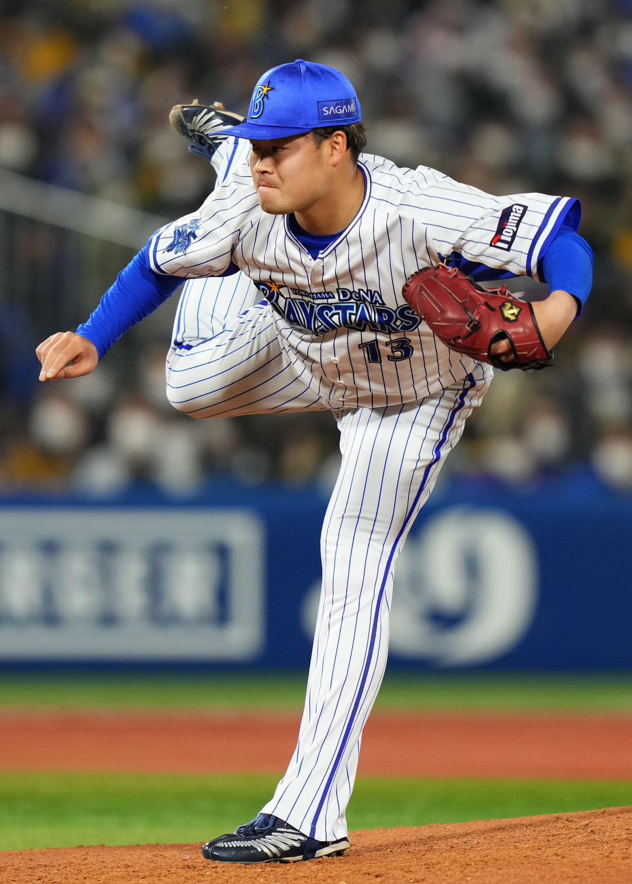 DeNA対阪神　8回表から登板したDeNA伊勢（撮影・横山健太）