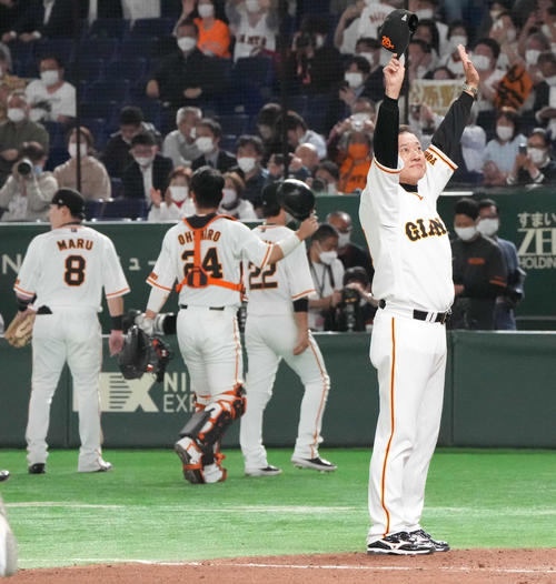 巨人対広島 ファンの声援に応える巨人原監督(撮影・小沢裕)