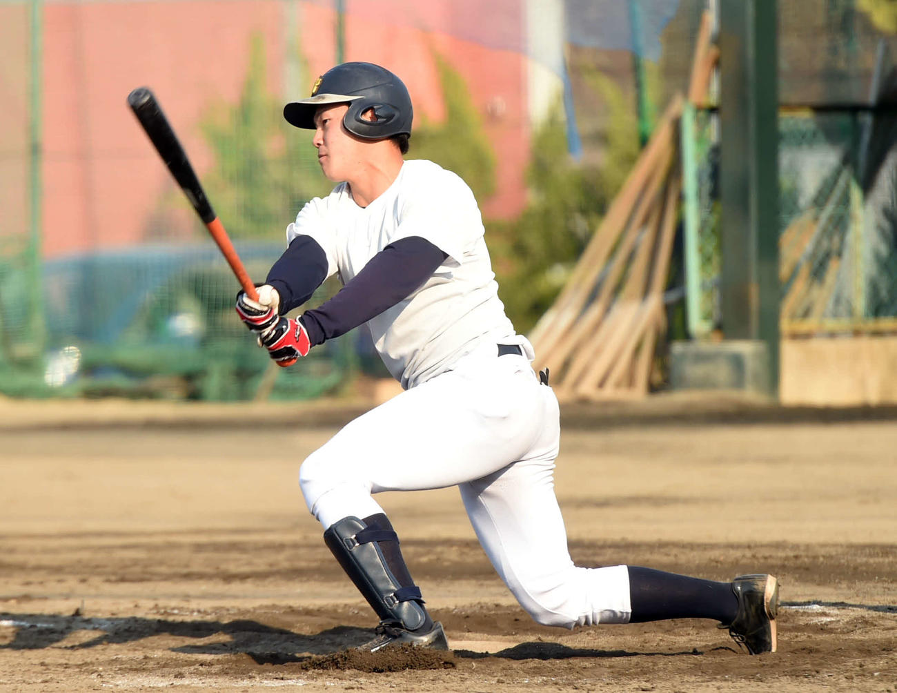 青森大の紅白戦でプレーする岩本雄勢