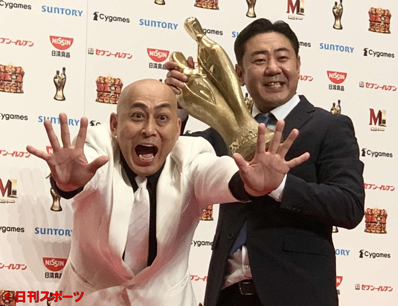 「M－1グランプリ2021」で優勝したお笑いコンビ錦鯉（2021年12月）