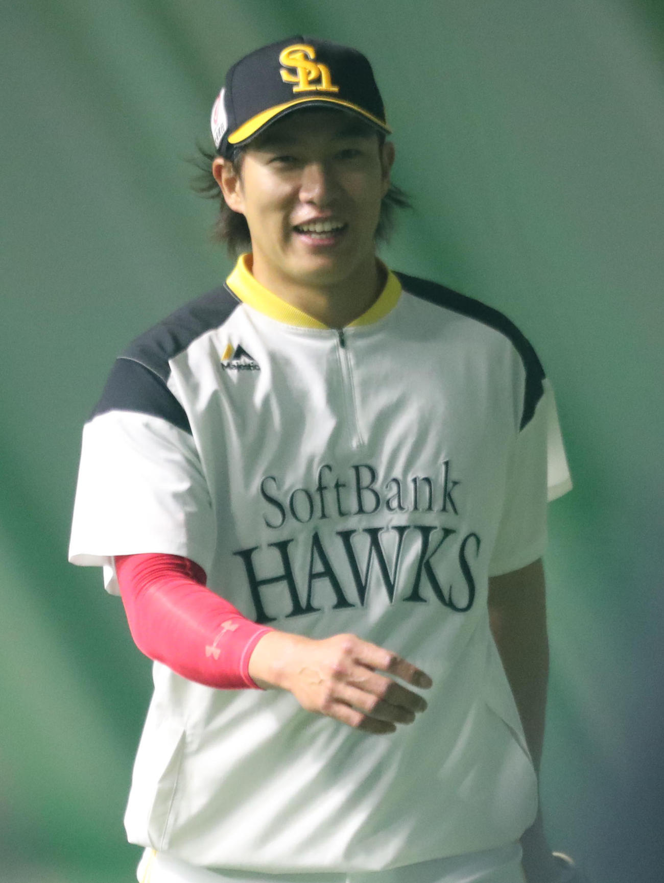 キャッチボールで調整する柳田悠岐、笑顔（撮影・梅根麻紀）