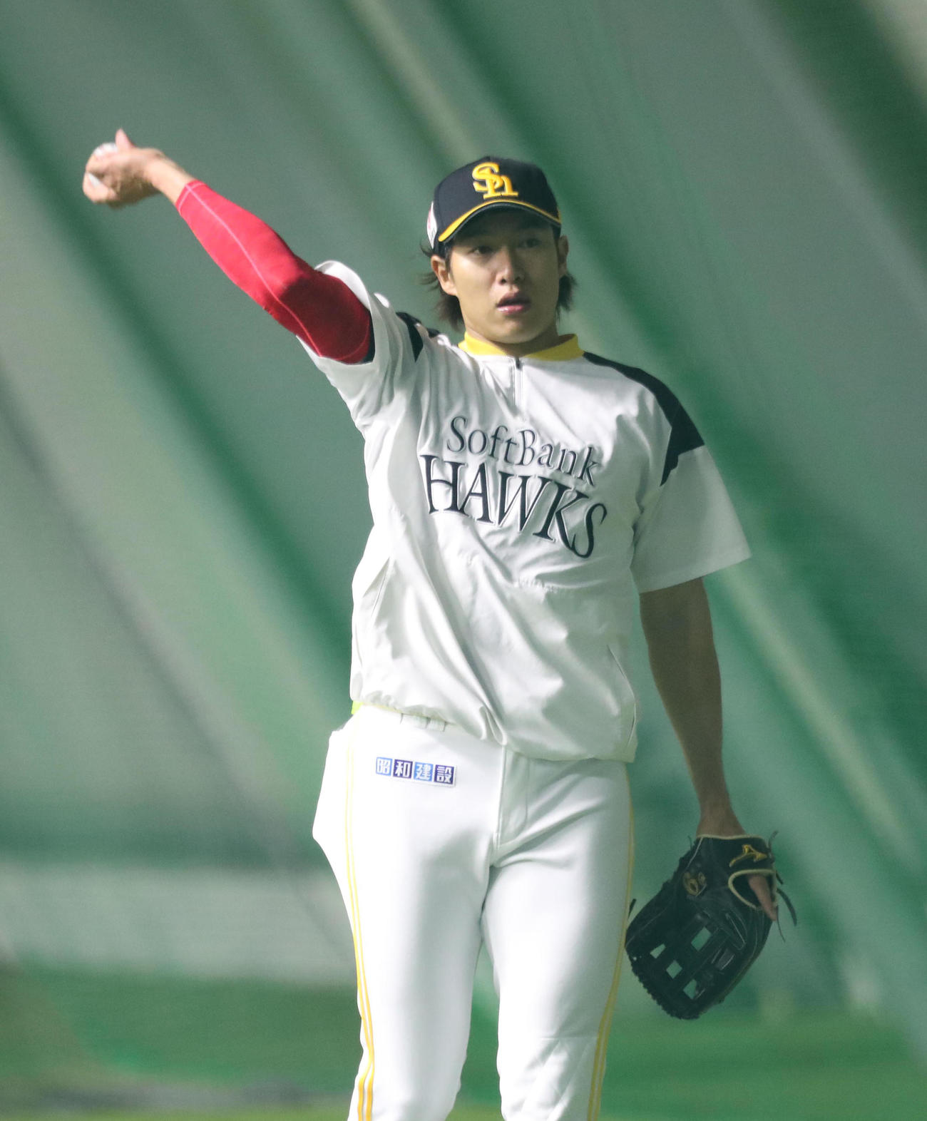 キャッチボールで調整する柳田悠岐（撮影・梅根麻紀）