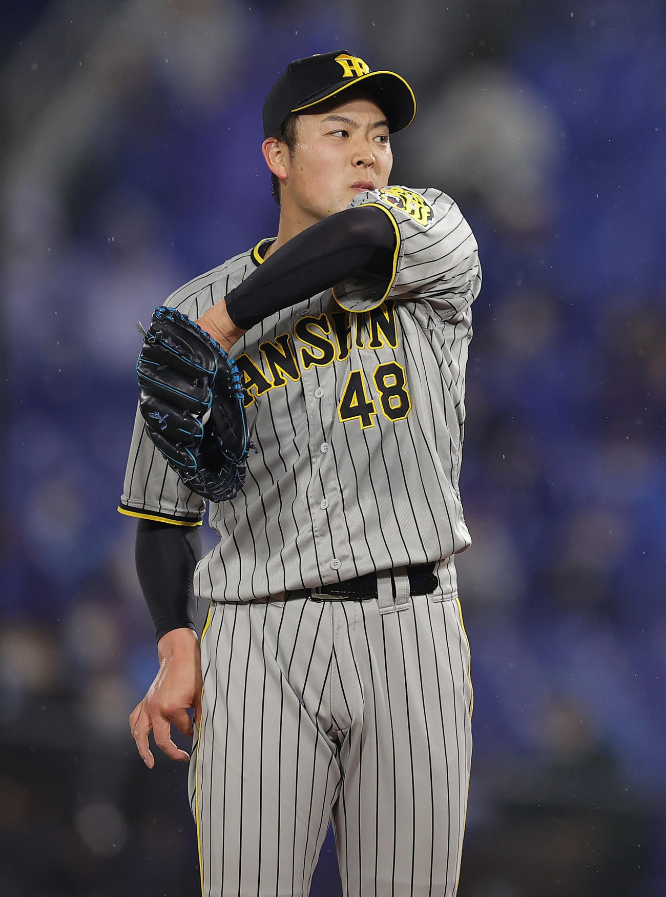 DeNA対阪神　3回裏DeNA無死二、三塁、牧に3点本塁打を浴びて逆転を許し、厳しい表情を見せる斎藤（撮影・前田充）