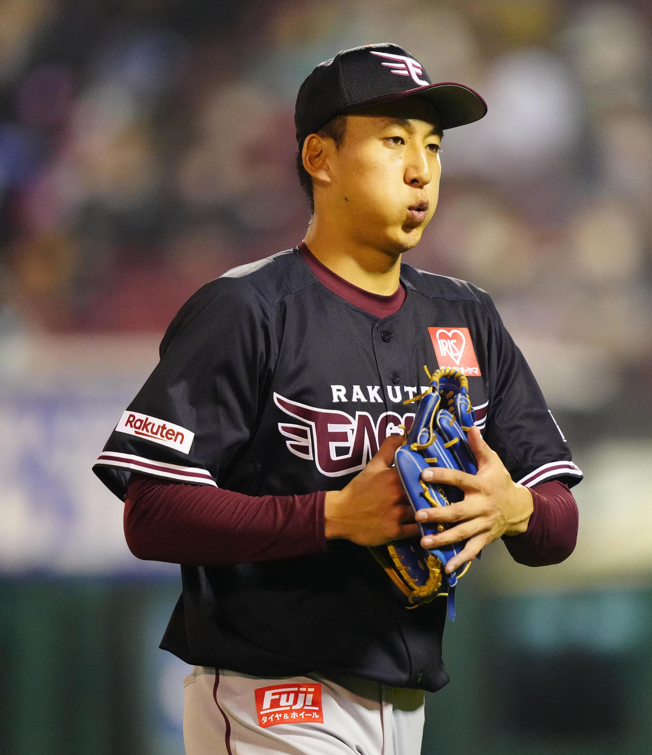 楽天対日本ハム　3回表終了後、ベンチに引き揚げる楽天先発の高田孝（撮影・江口和貴）