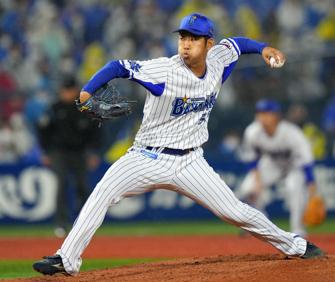 DeNA対阪神　5回表から登板したDeNA池谷（撮影・横山健太）