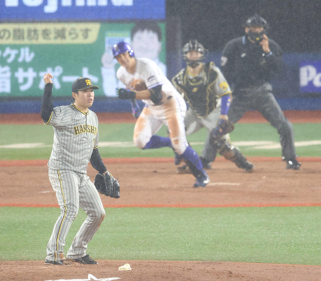 DeNA対阪神　5回裏DeNA2死一、二塁、大田泰示に左前適時打を浴びる馬場（撮影・河田真司）