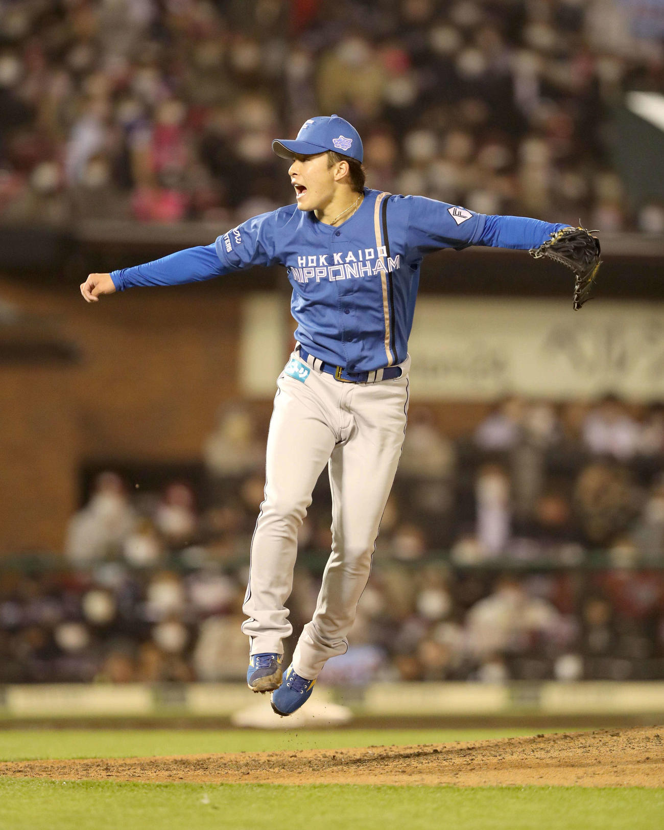 楽天対日本ハム　6回に登板した日本ハム吉田（撮影・黒川智章）