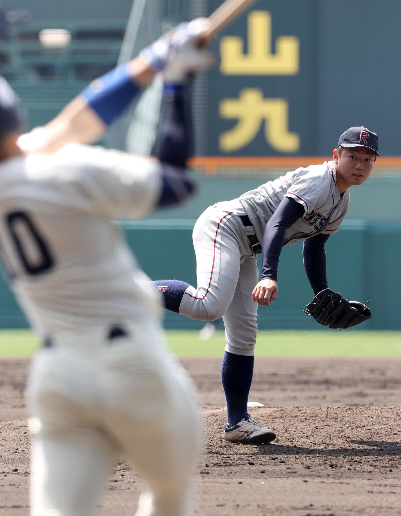 立命大対京大　力投する立命大先発の秋山（撮影・上山淳一）