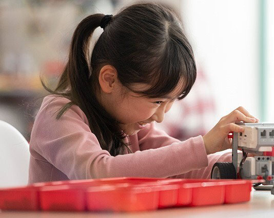 「甲子園キッズフェスタ」での、プログラミング体験（甲子園球場提供）