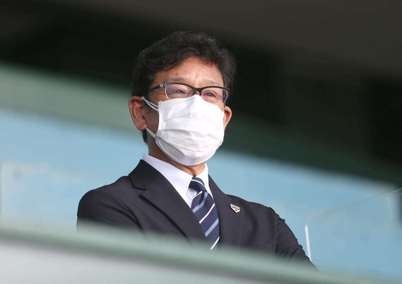 甲子園で関西学生野球を視察する侍ジャパン栗山監督（撮影・上山淳一）