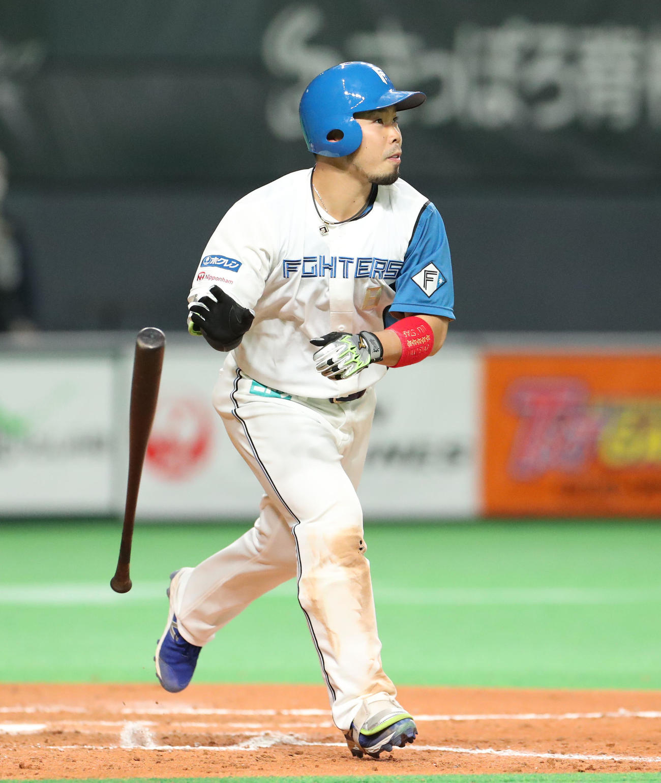 日本ハム対ソフトバンク　4回裏日本ハム無死一塁、近藤は右越え2点本塁打を放つ（撮影・佐藤翔太）