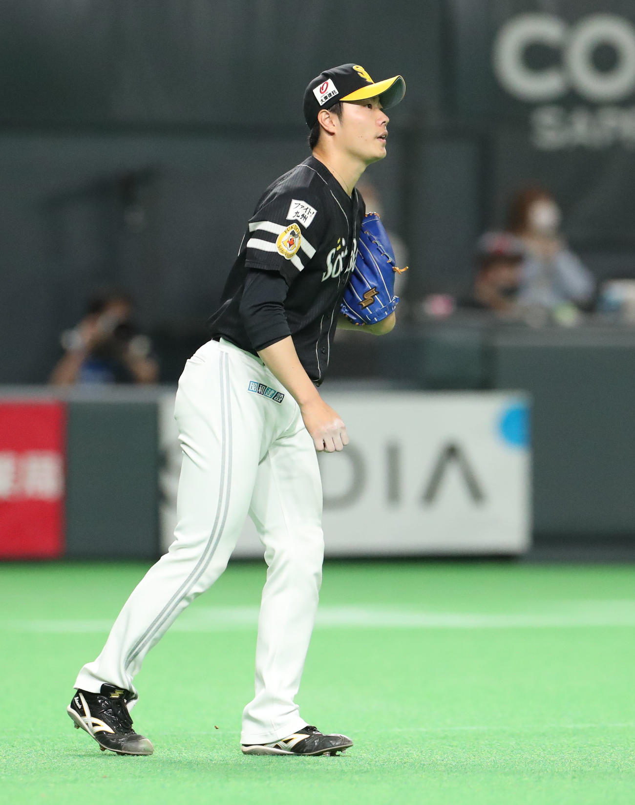 日本ハム対ソフトバンク　4回裏日本ハム無死一塁、近藤に右越え2点本塁打を浴びる松本（撮影・佐藤翔太）