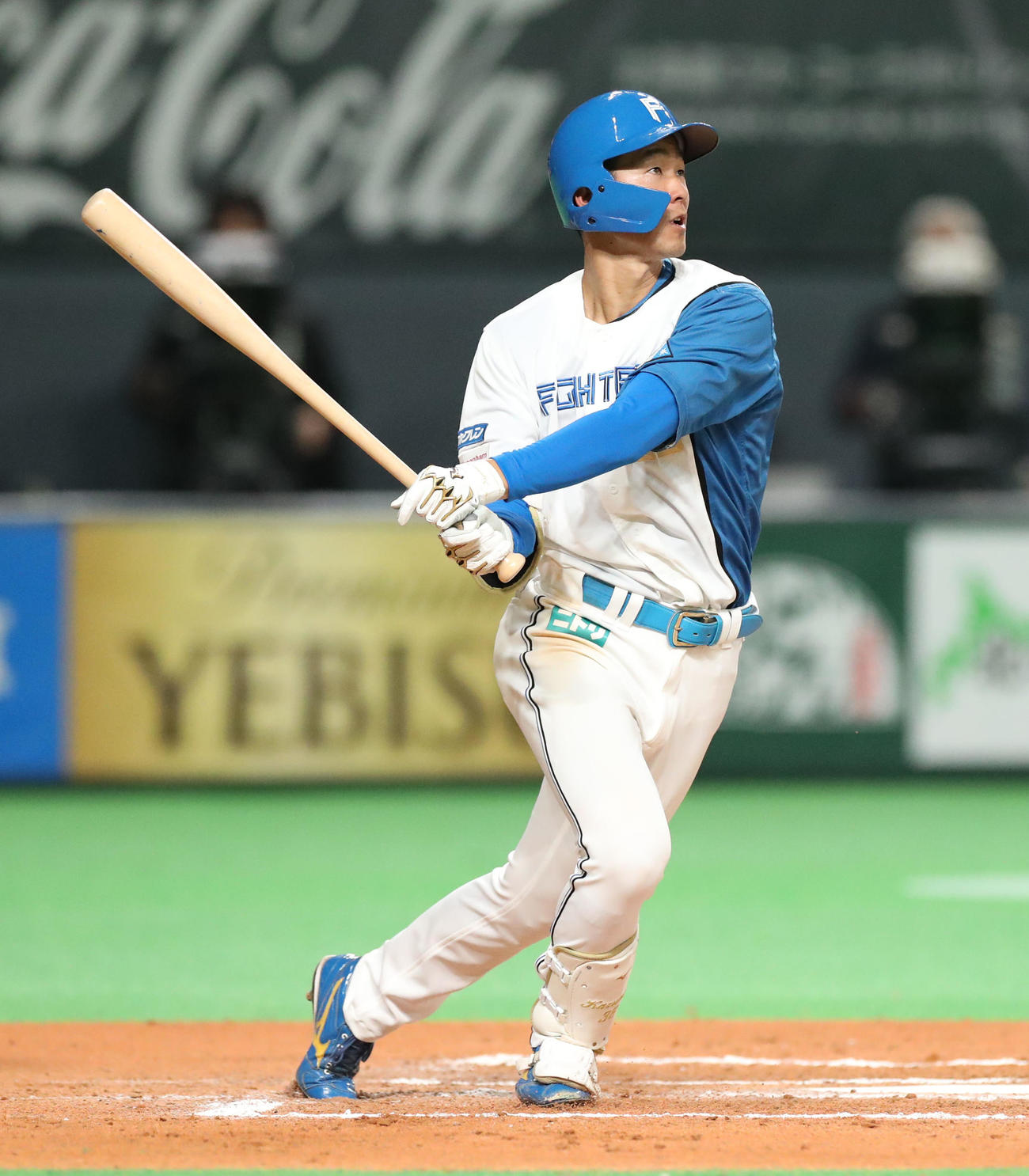 日本ハム対ソフトバンク　6回裏日本ハム無死二塁、石井は右越え2点本塁打を放つ（撮影・佐藤翔太）
