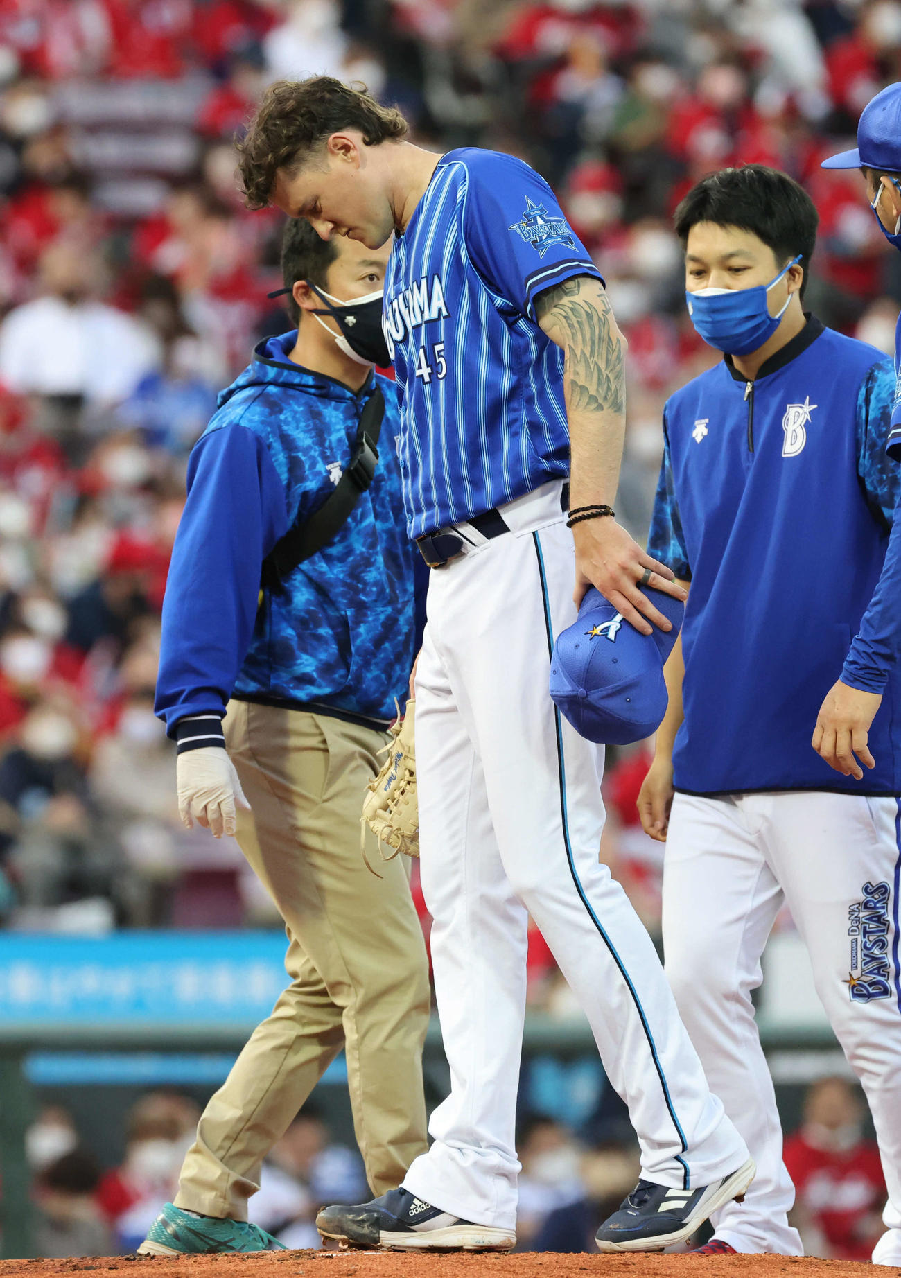 広島対DeNA 1回裏広島2死一、二塁、1回4失点と乱調のピープルズ（撮影・加藤孝規）