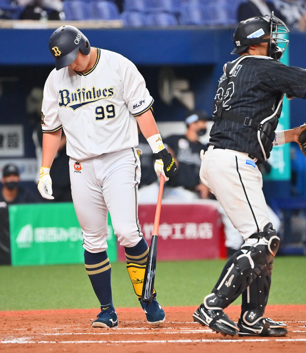 オリックス対ロッテ　7回裏オリックス1死一、三塁、見逃し三振に倒れる杉本（撮影・和賀正仁）