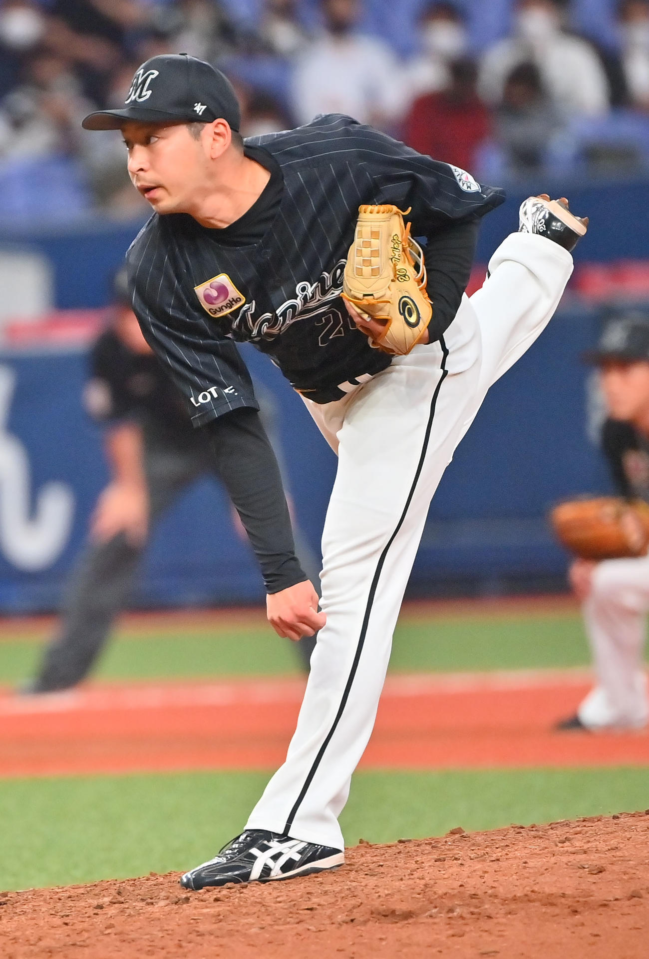 オリックス対ロッテ　7回裏のピンチに登板するロッテ東條（撮影・和賀正仁）