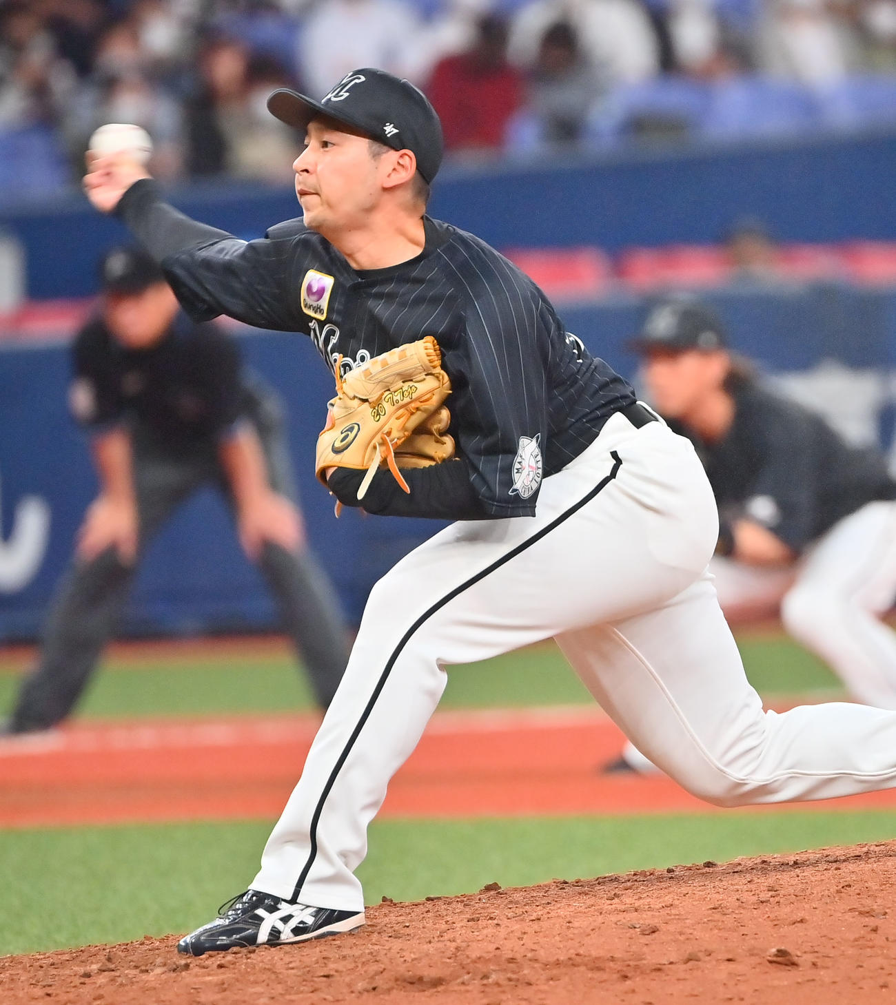 オリックス対ロッテ　7回裏のピンチに登板するロッテ東條（撮影・和賀正仁）