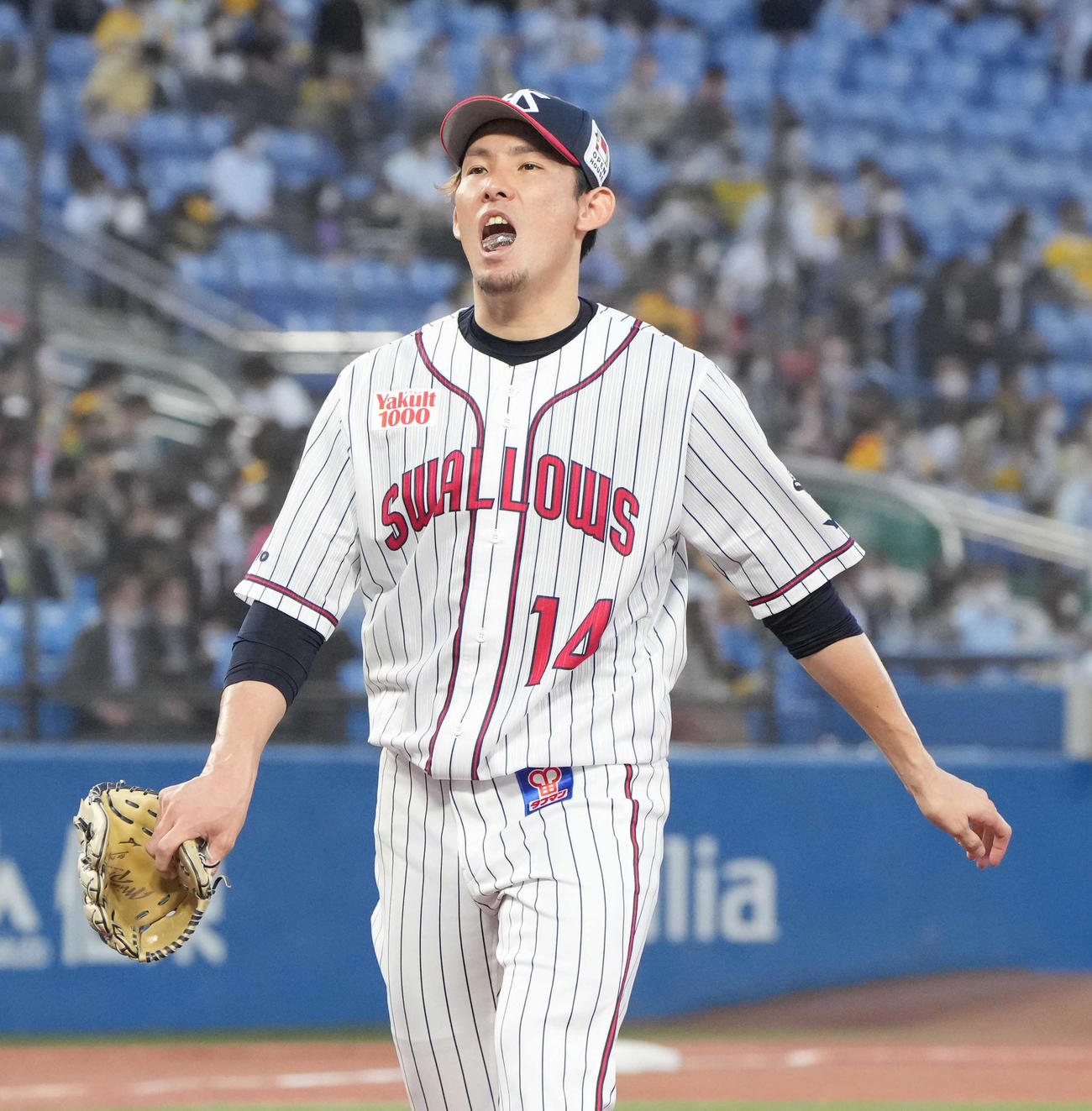 ヤクルト対阪神　1回表阪神の攻撃で先制を許し大きく口を開けて悔しそうな表情を見せるヤクルト先発の高梨（撮影・小沢裕）