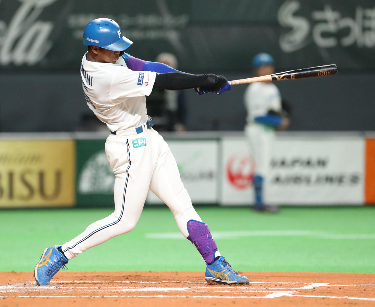 日本ハム対ソフトバンク　1回裏日本ハム2死一、三塁、万波は左越え3点本塁打を放つ（撮影・佐藤翔太）