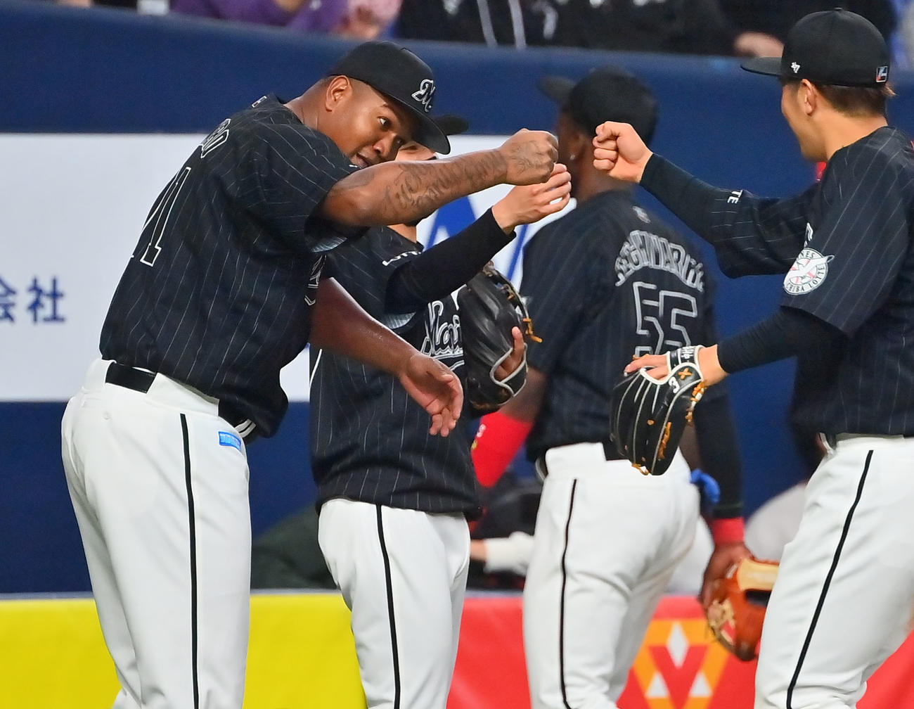 オリックス対ロッテ　7回裏のピンチをしのぎナインを迎えるロッテ・ロメロ（撮影・和賀正仁）