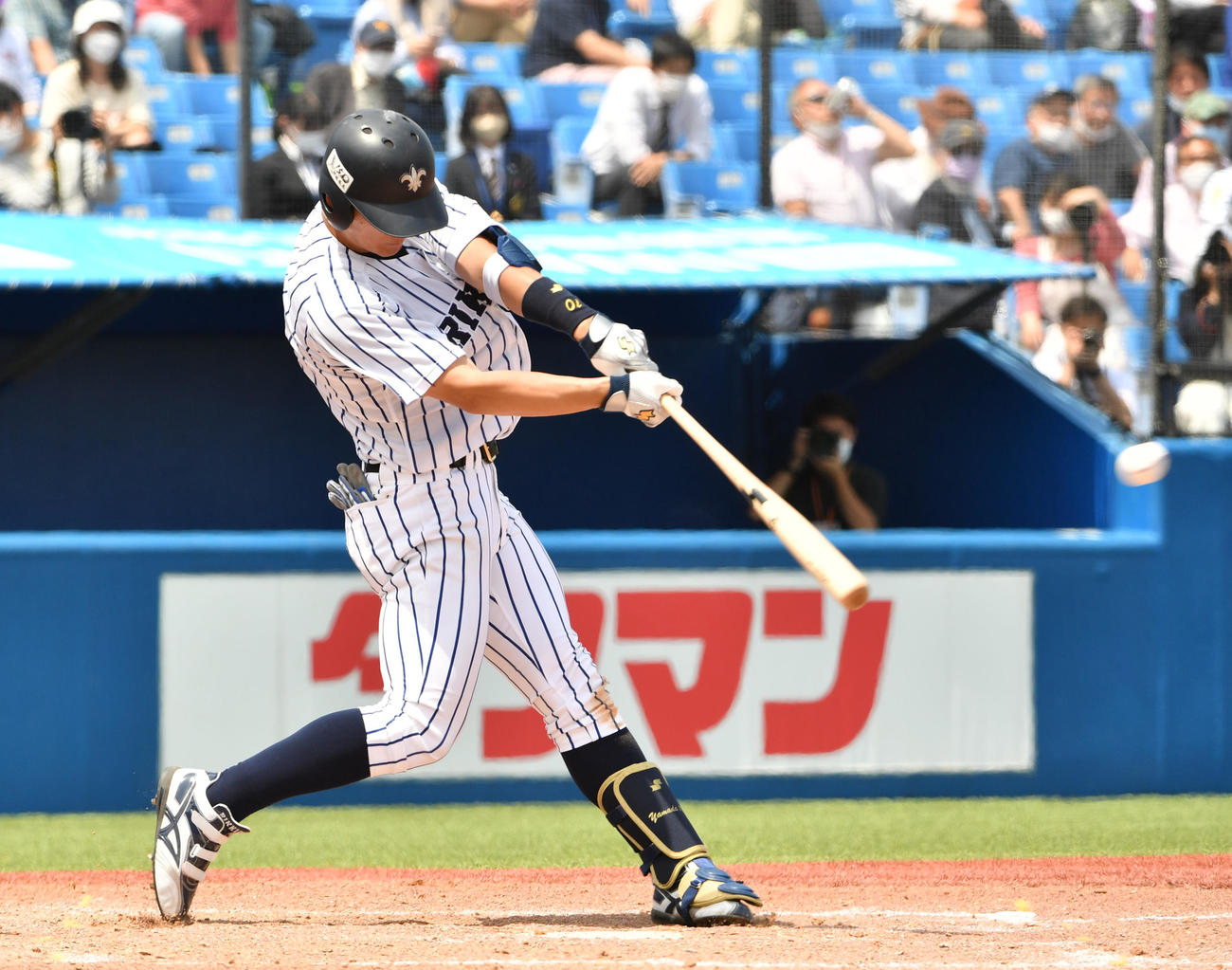 立大対慶大　5回表立大1死、山田は中前に三塁打を放つ（撮影・柴田隆二）