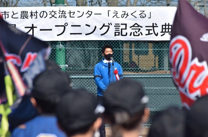 記念式典であいさつする日本ハム稲葉GM（球団提供）