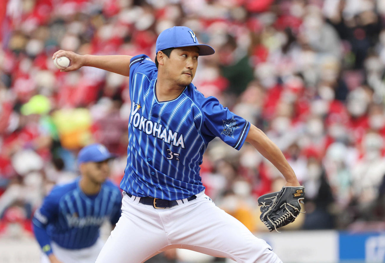 広島対DeNA 6回裏広島1死満塁、DeNA2番手の三上（撮影・加藤孝規）