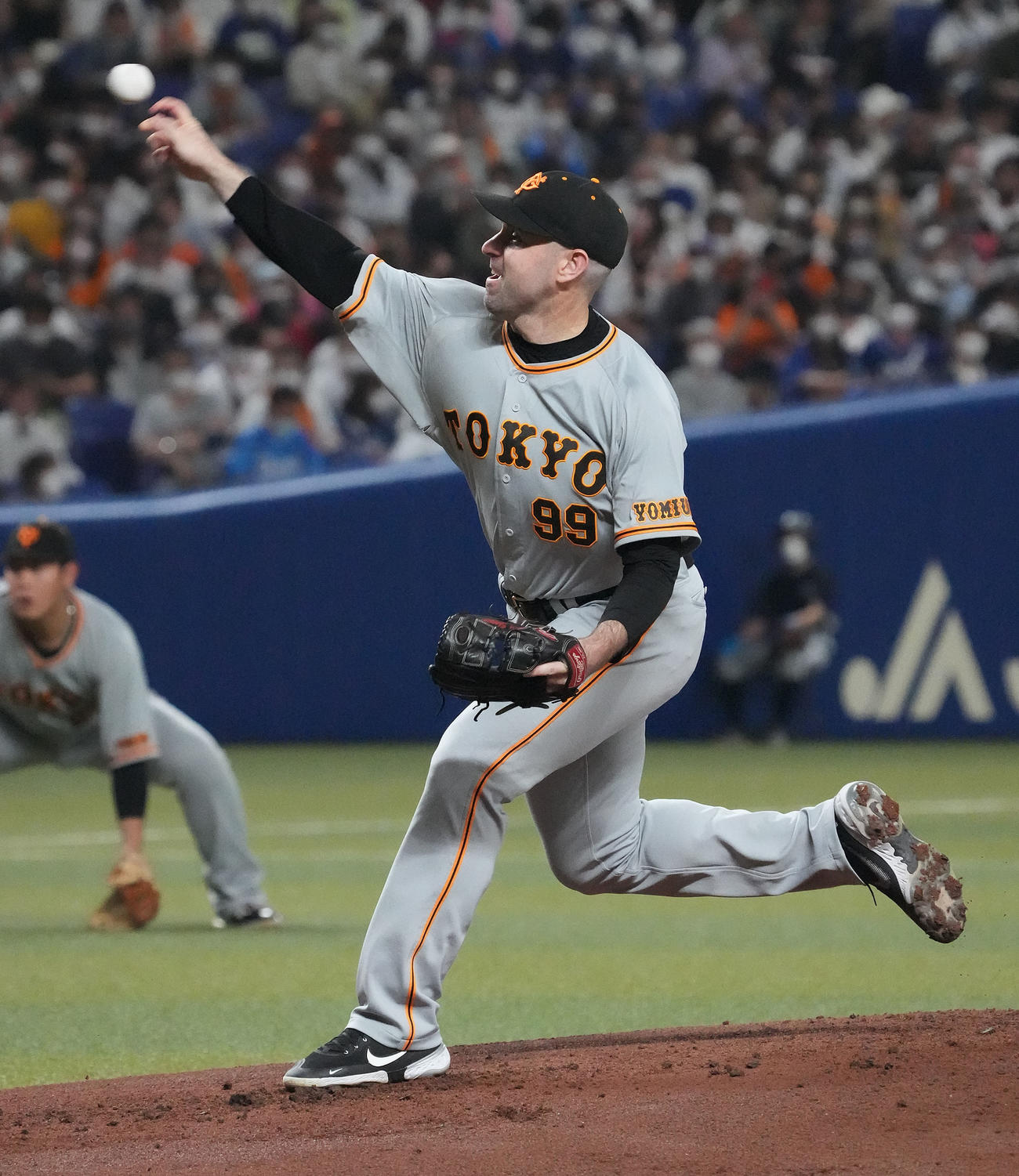 中日対巨人　1回裏、登板する巨人先発のシューメーカー（撮影・森本幸一）