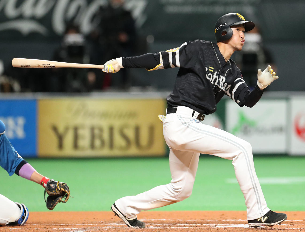 日本ハム対ソフトバンク　2回表ソフトバンク2死一、三塁、三森は勝ち越しとなる右越え3点本塁打を放つ（撮影・佐藤翔太）