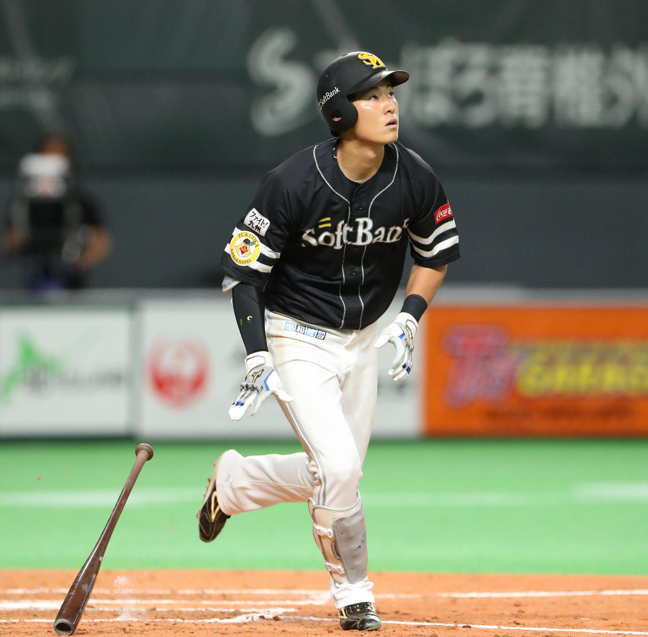 日本ハム対ソフトバンク　3回表ソフトバンク無死一、二塁、上林は右越え3点本塁打を放つ（撮影・佐藤翔太）