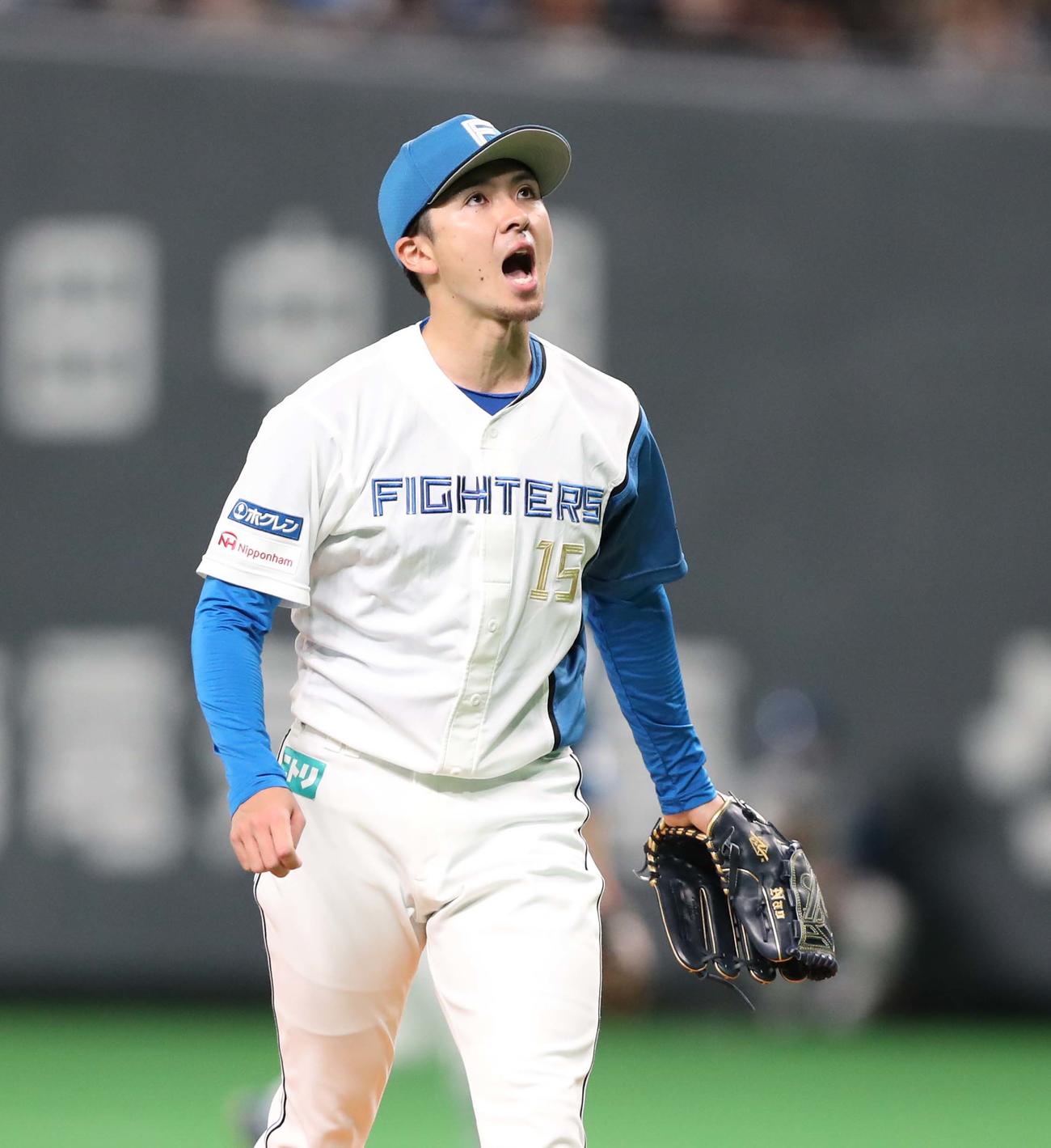 日本ハム対ソフトバンク　1回表ソフトバンク2死二塁、グラシアルを三振にとり叫ぶ上沢（撮影・黒川智章）