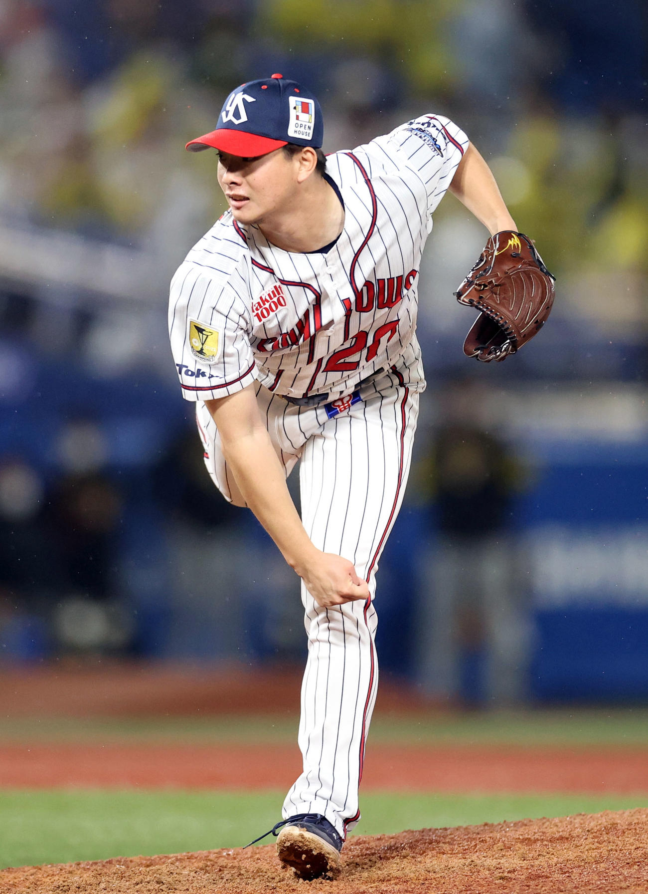 ヤクルト対阪神　5回表から登板するヤクルト3番手の木沢（撮影・狩俣裕三）