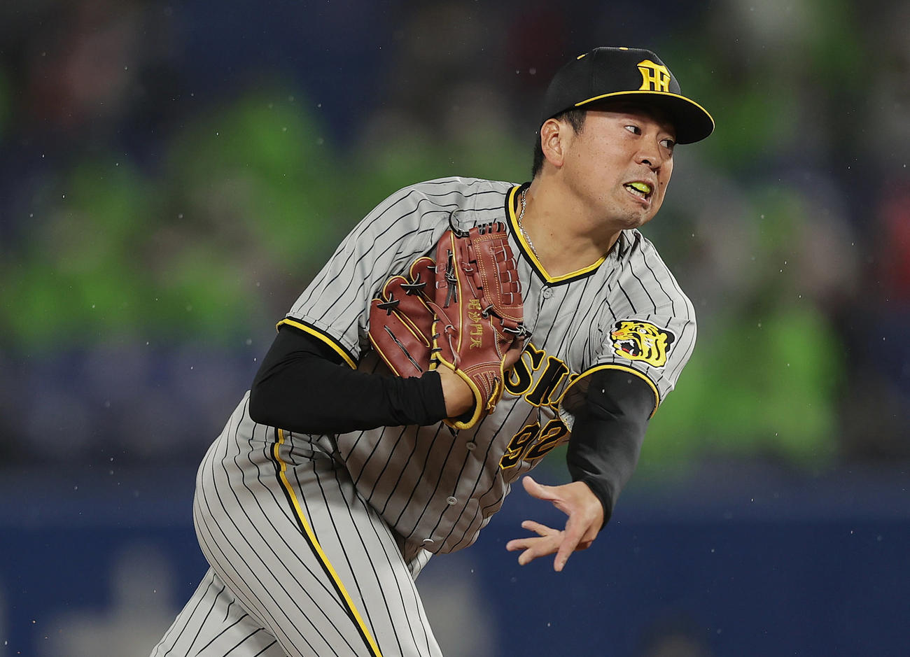 ヤクルト対阪神　阪神2番手で登板する渡辺（撮影・前田充）