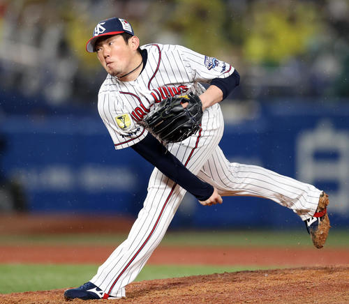 ヤクルト対阪神　3回表途中から登板するヤクルト2番手の大西（撮影・狩俣裕三）