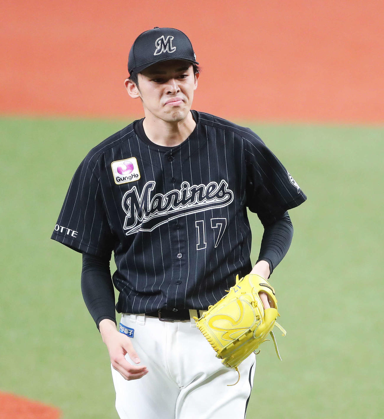 オリックス対ロッテ　1回裏オリックス無死、福田に右前打を許し、浮かない表情を見せるロッテ先発の佐々木朗（撮影・河田真司）
