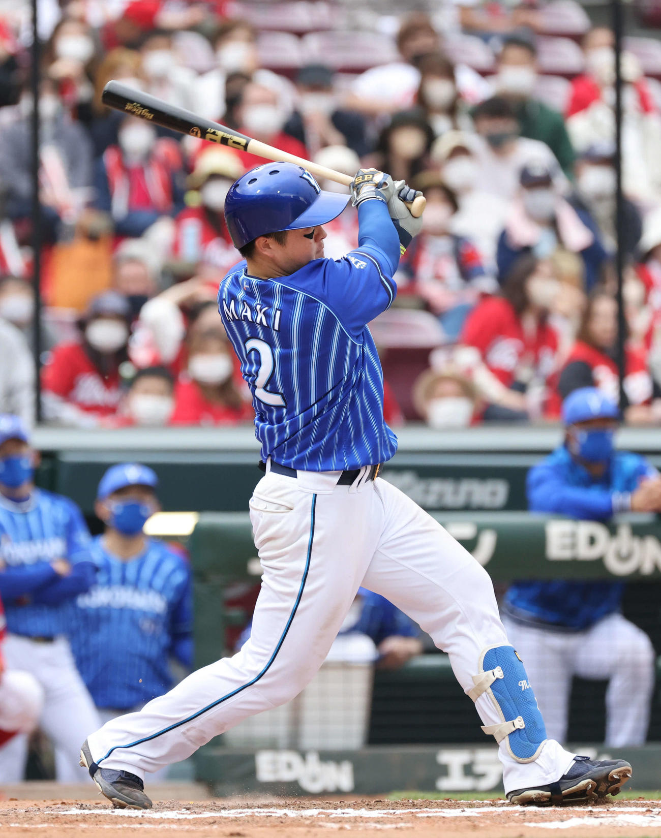 広島対DeNA 10回表DeNA2死、牧は勝ち越しの左中間越え本塁打を放つ（撮影・加藤孝規）