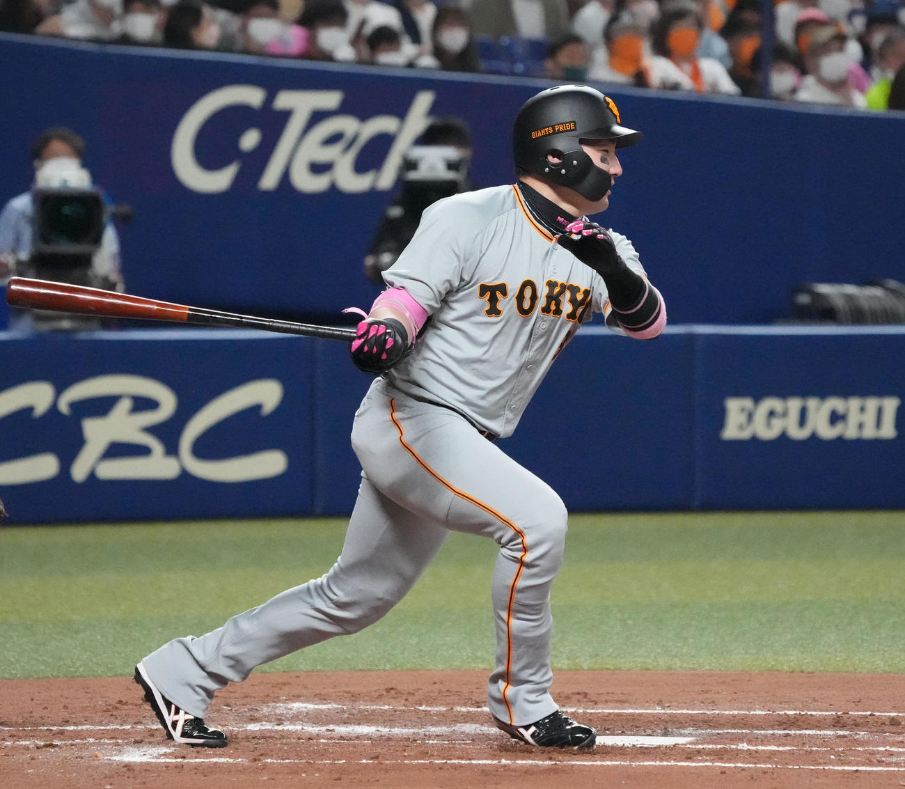 中日対巨人　2回表巨人無死、右前安打を放つ丸（撮影・森本幸一）