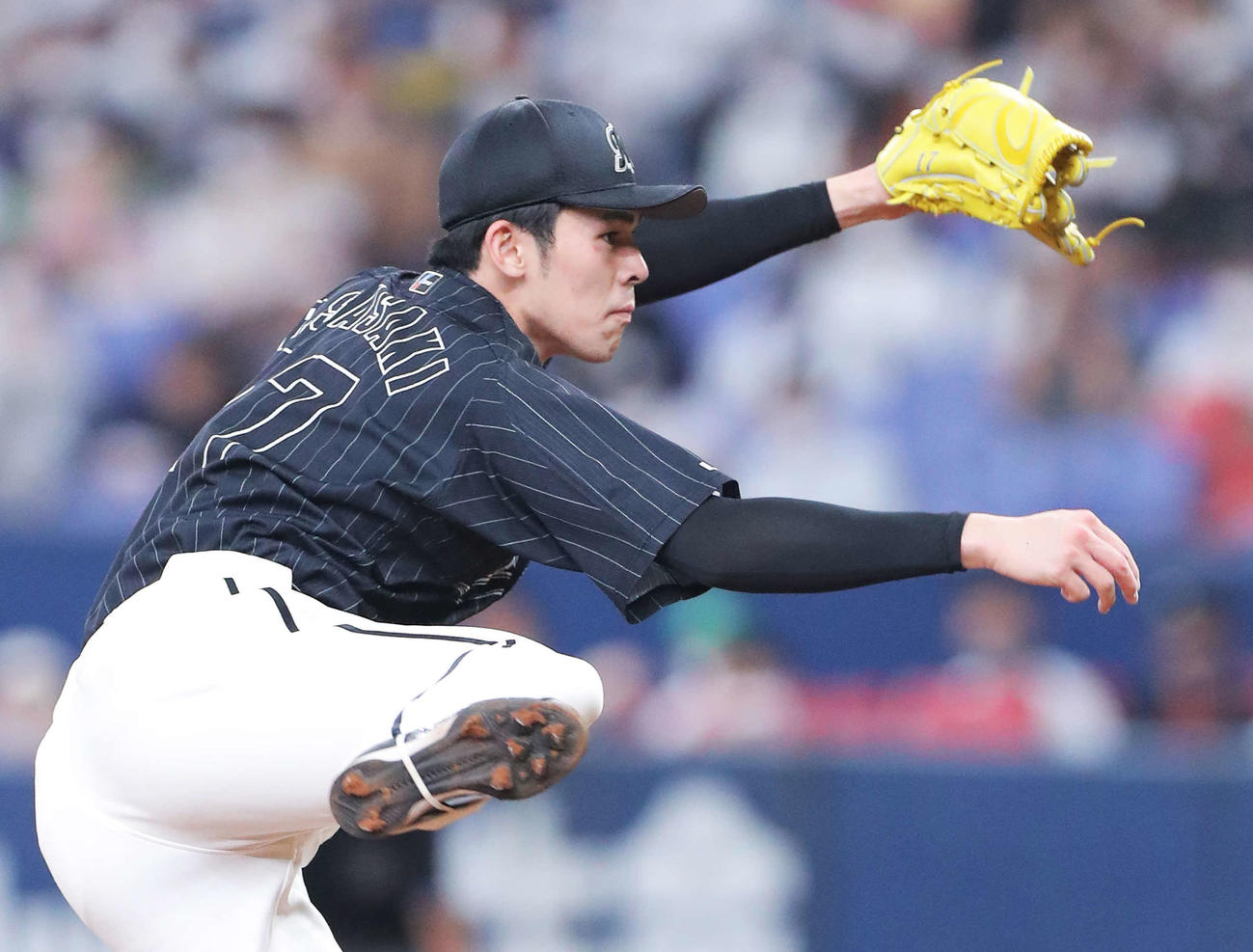 オリックス対ロッテ　4回裏、力投する佐々木朗（撮影・河田真司）
