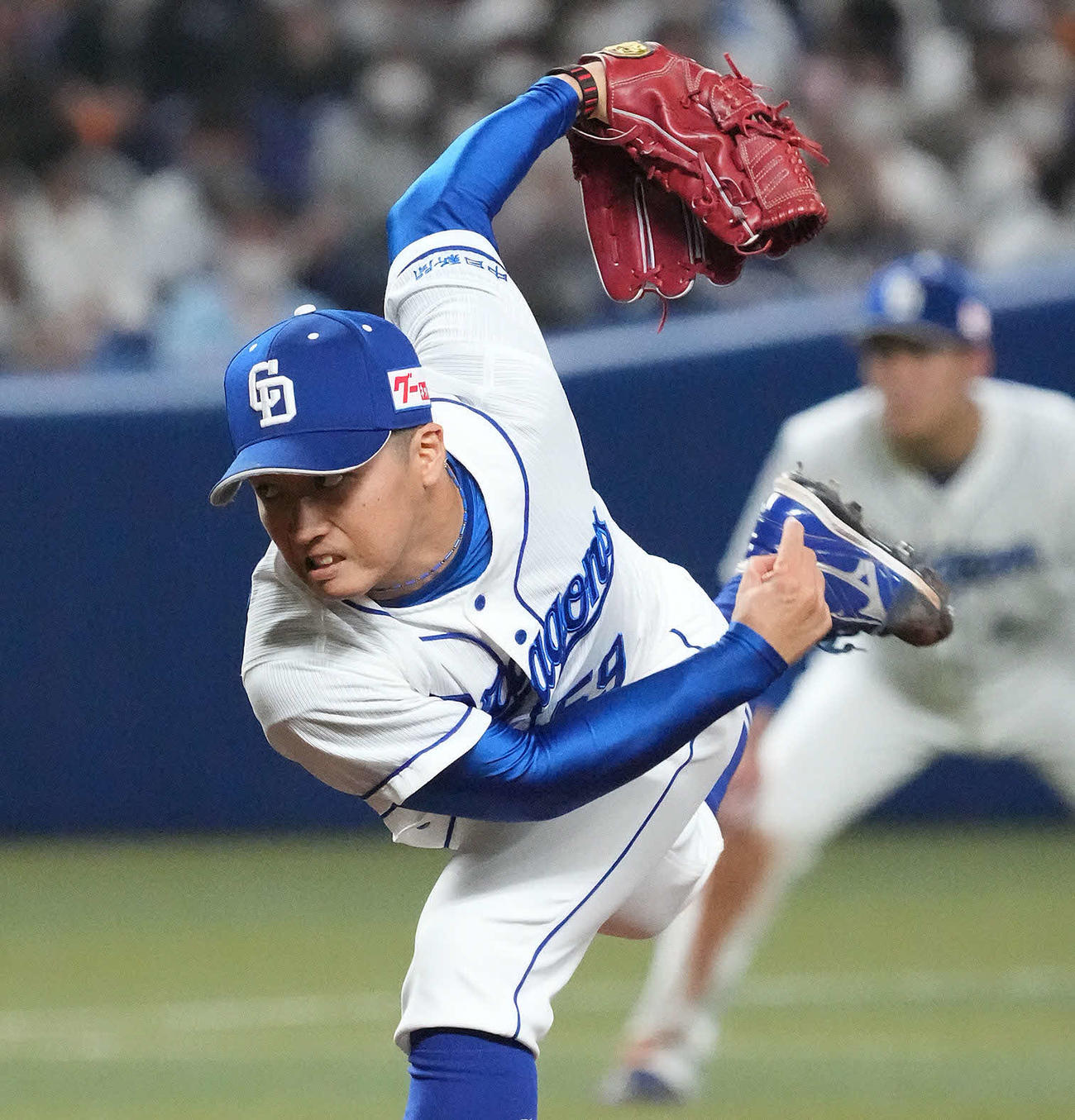 4回表から2番手で登板し、今季初勝利を挙げた中日山本（撮影・森本幸一）