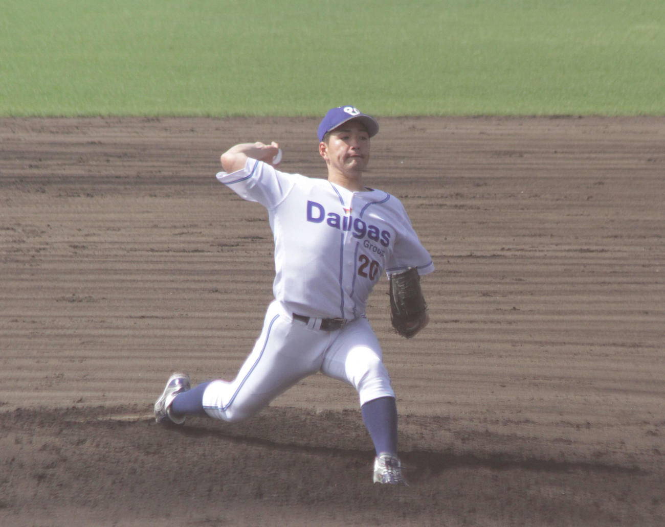 大阪ガスの先発河野佳投手は140キロ台後半の速球を軸に力投した